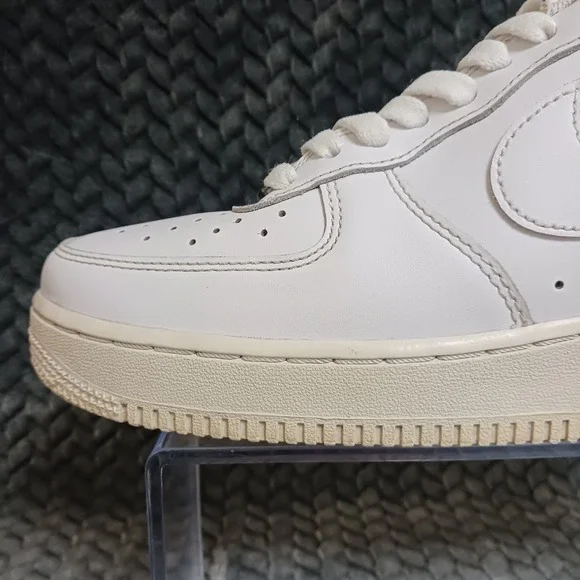 Nike Air Force 1 '07 Low Triple White Men's Athletic Shoes Sneakers Sz 9.5 - Picture 14 of 16